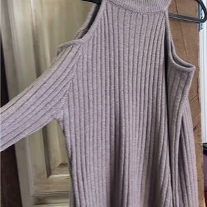 Elegant Ribbed Turtleneck Sweater - tan